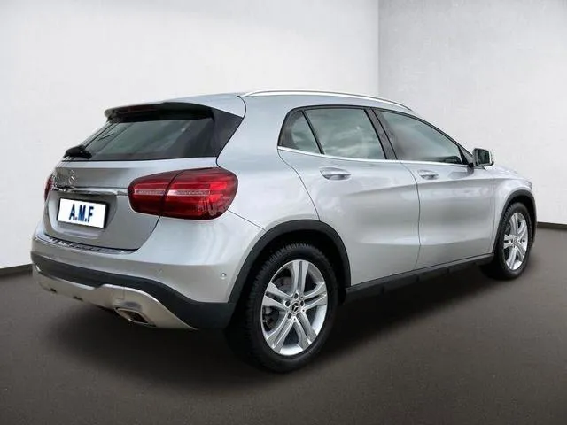 MERCEDES BENZ Classe GLA GLA 180 Sport Image 4